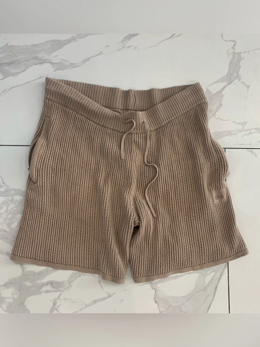 Alo Yoga Open-Knit Shorts Men Medium? Chestnut Pockets Logo (See measurements)